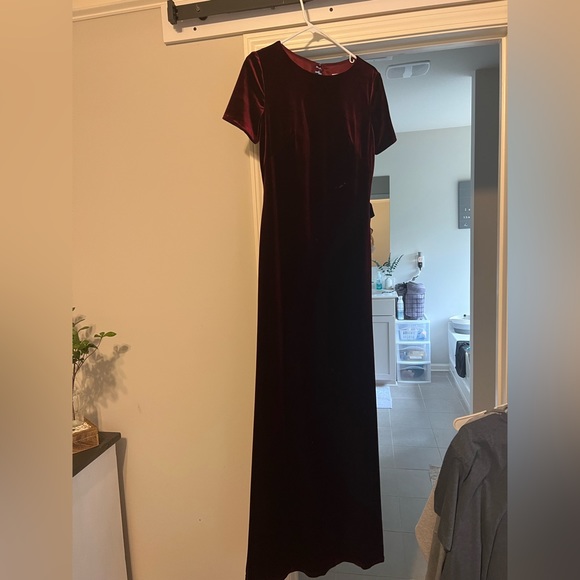 Revelry Naomi Velvet burgundy Dress size 10 - Picture 1 of 2
